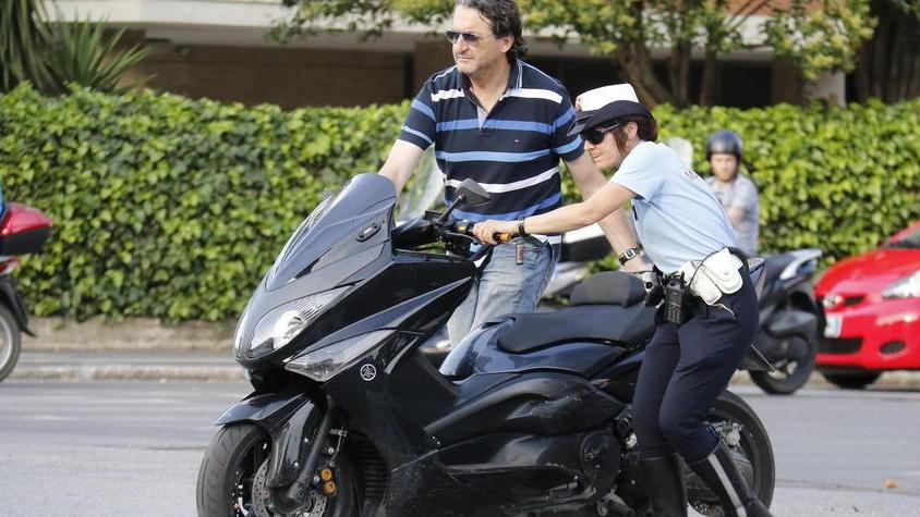 Scooterista contro auto: è grave