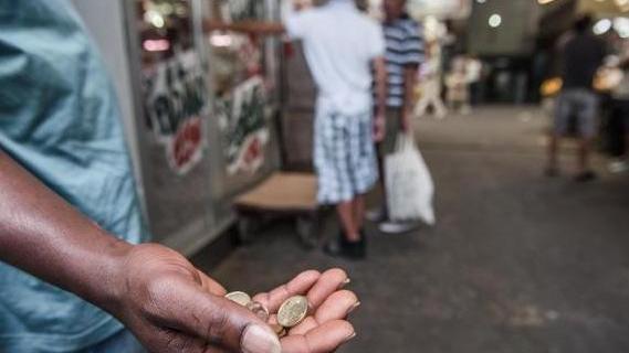 Ordinanza anti elemosina Serra: l’ha chiesta la città