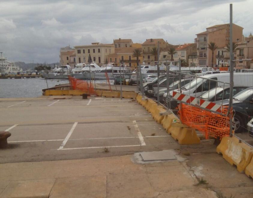È polemica per il cantiere sulla banchina delle poste 