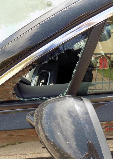 Auto in sosta nel mirino dei ladri 