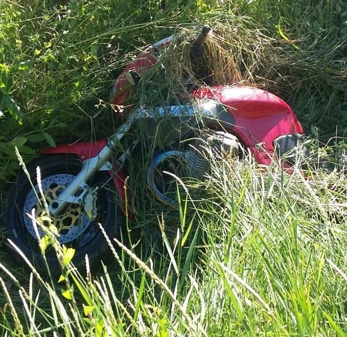 Moto contro auto, grave centauro 