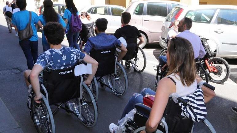 Troppi gradini e poche rampe ma il nemico è l’indifferenza