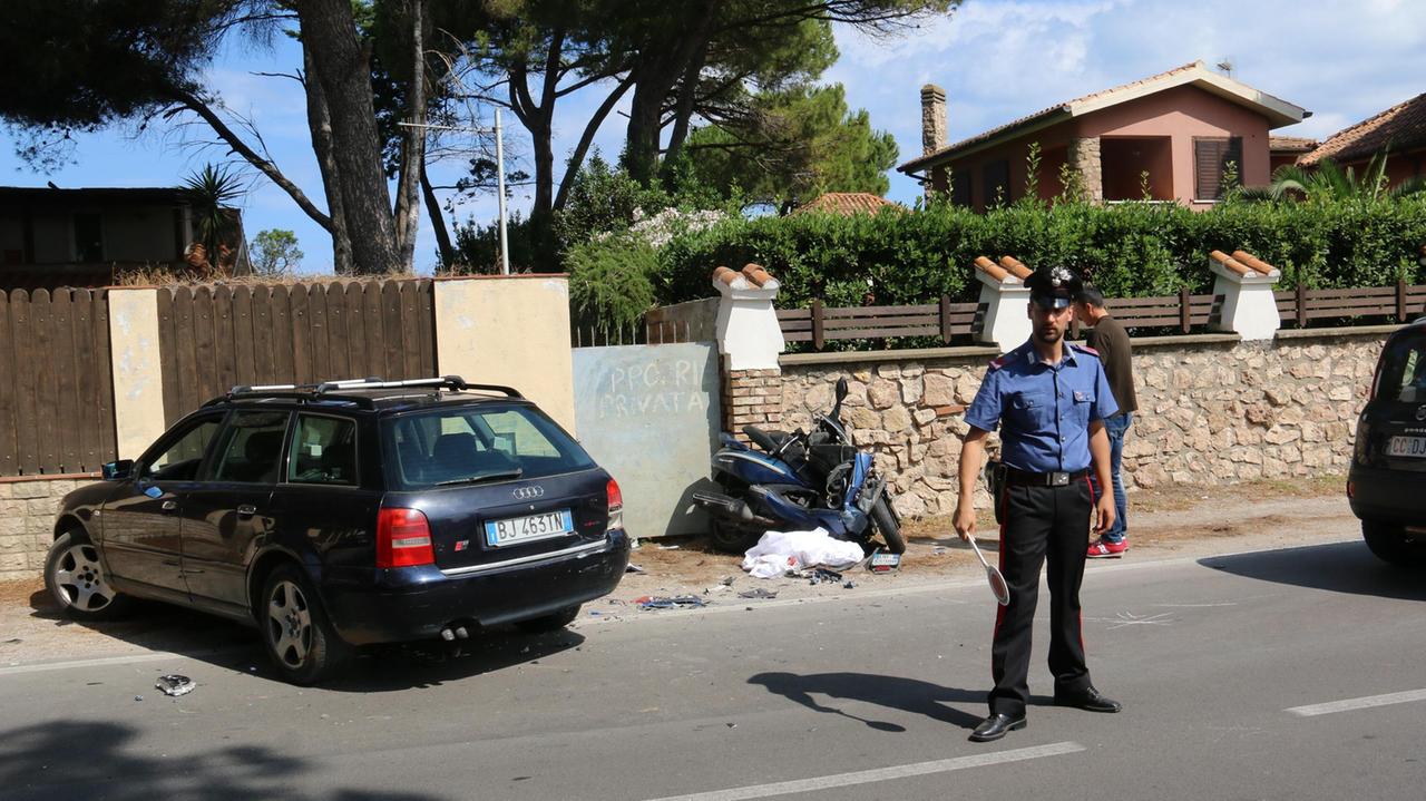 L'auto e la moto coinvolte nell'incidente (foto Enzo Russo)