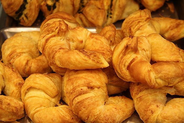 Ladri golosi portano via la colazione per 50 persone