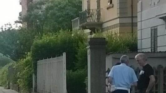 La grata di scolo si stacca e la bici si ribalta