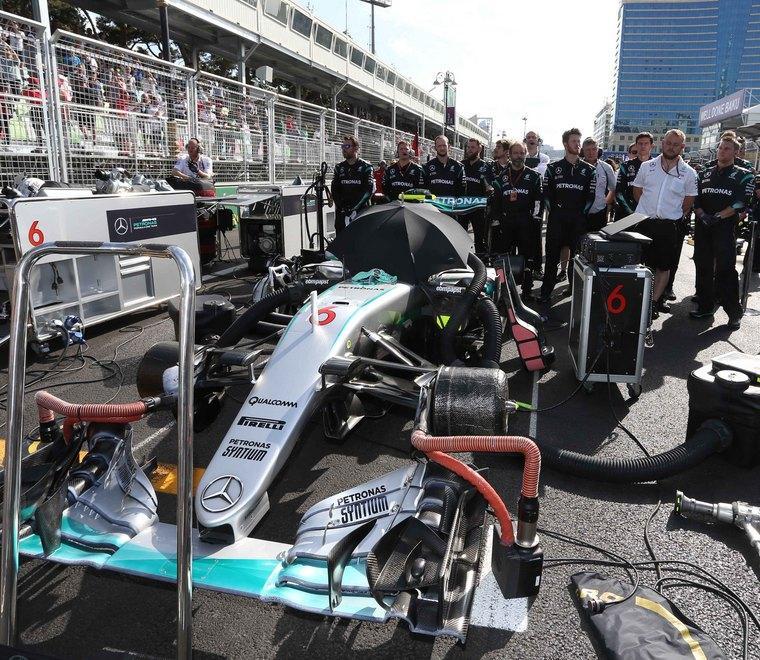 Rosberg domina a Baku Vettel 2º, Hamilton 5º 