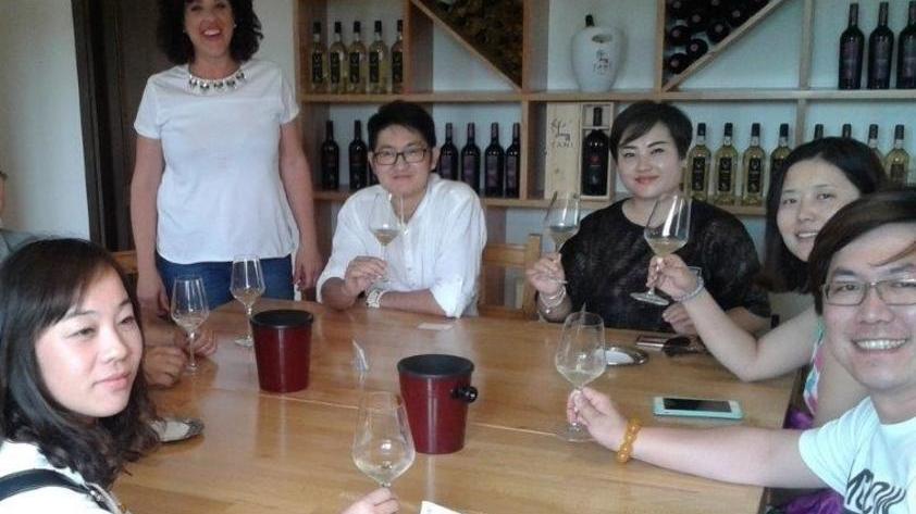  Una delegazione cinese in visita nei vitigni della cantina Tani 