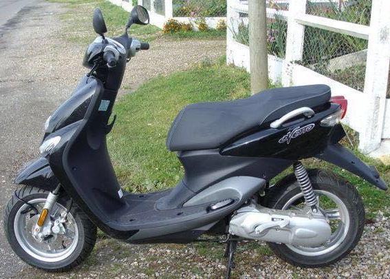 Rubano lo scooter nel cortile di casa