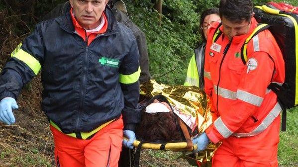 Fuori strada per evitare un capriolo