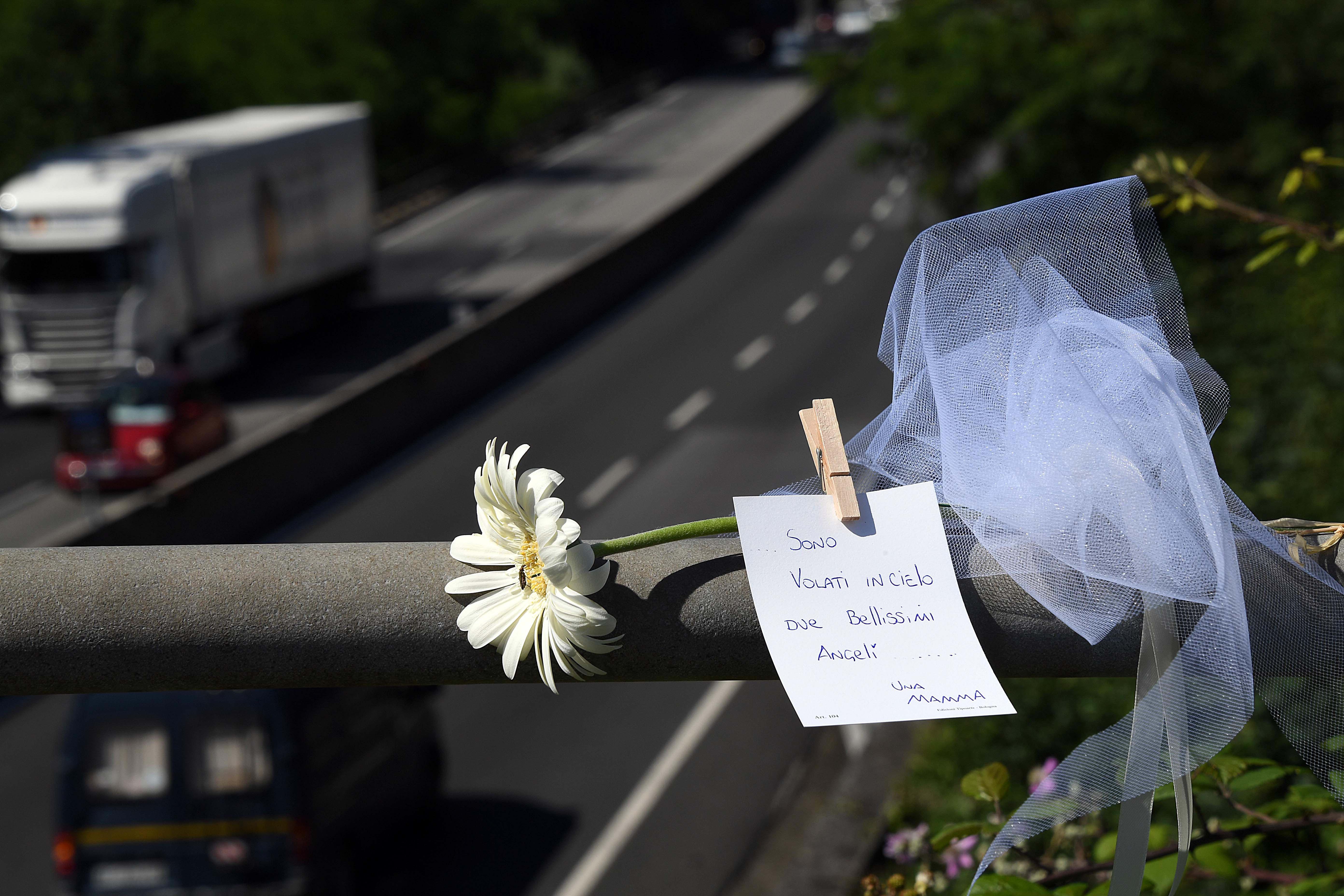 Sorelline morte, non c'è traccia di frenata - Video