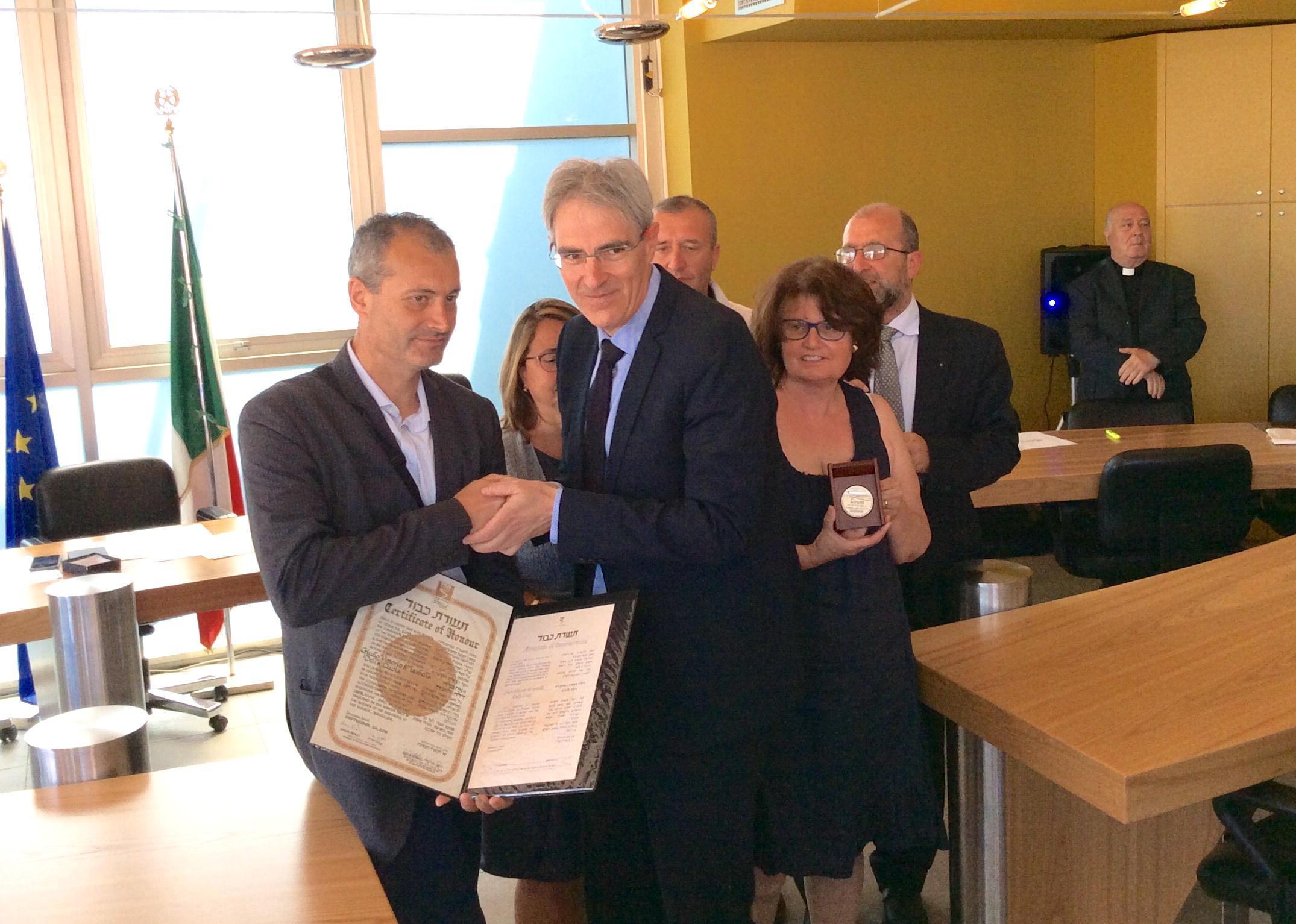 Un momento della cerimonia in Comune a Capoliveri