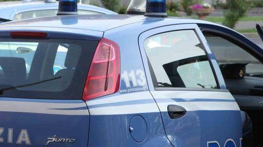 Reggio Emilia, orologio d’oro strappato a un passante