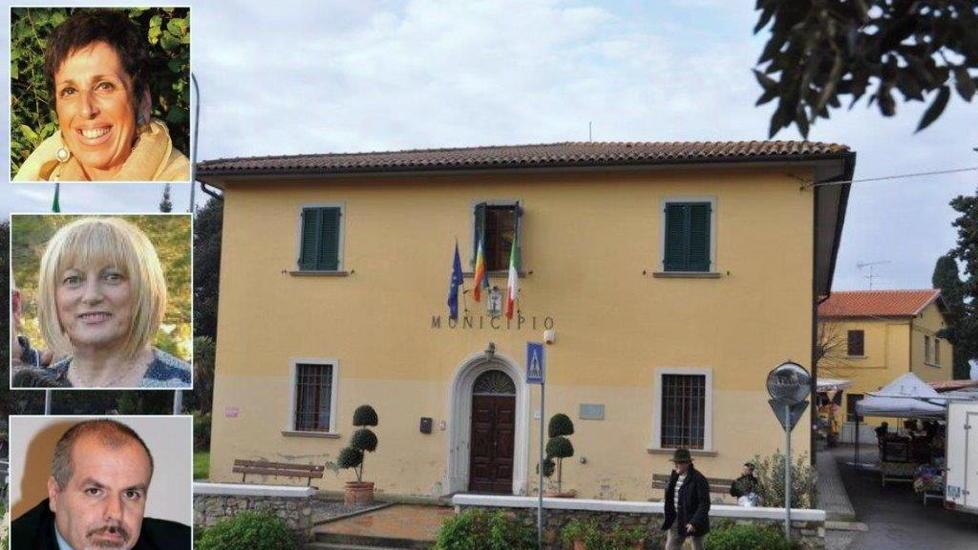 Il palazzo comunale di Santa Luce e, dall’alto il sindaco Carli, il vicesindaco Favaro e l’assessore Loprete