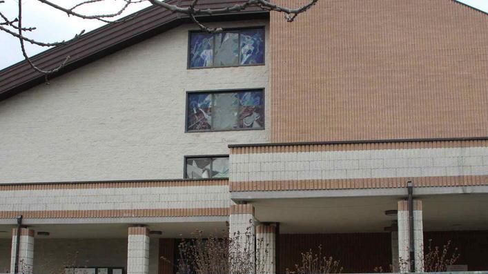 Minaccia il parroco e viene denunciato