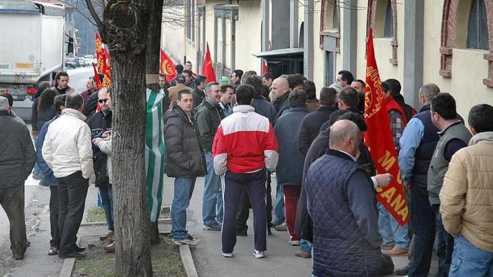 Stipendi a singhiozzo per gli ex Lime