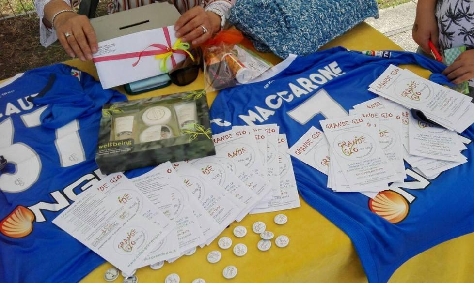 Donate due maglie al Grande Giò