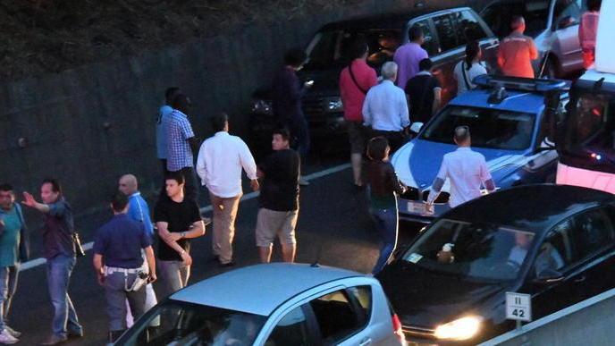 Una scia di sangue su una strada piena di insidie