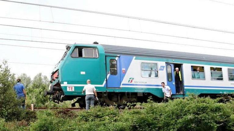 Travolto dal treno in corsa muore a 28 anni sui binari