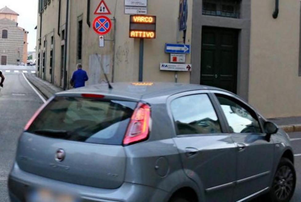 Dalla Ztl ai rifiuti i commercianti riuniscono il rione