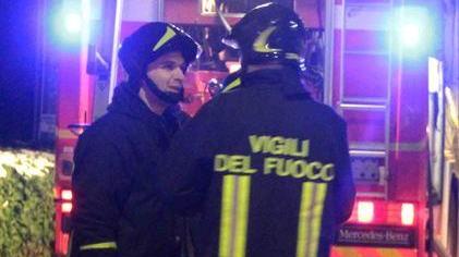 Incendio nel capannone della Ballarini Mobili