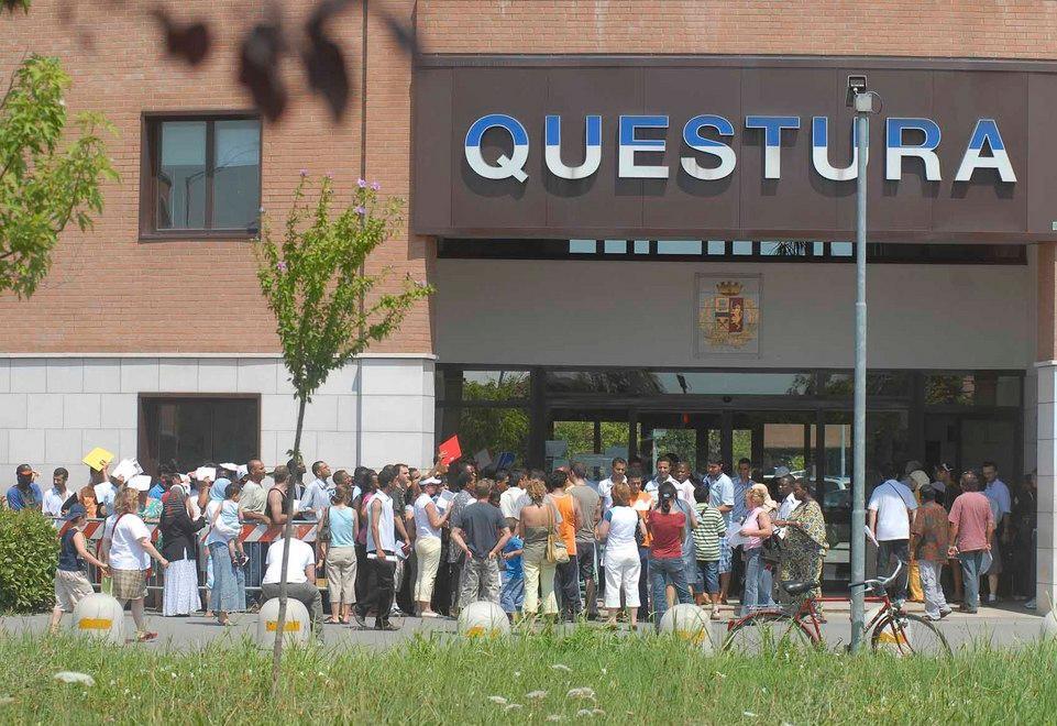 Tassa soggiorno sui permessi, a Modena 1.100 stranieri chiedono il rimborso 