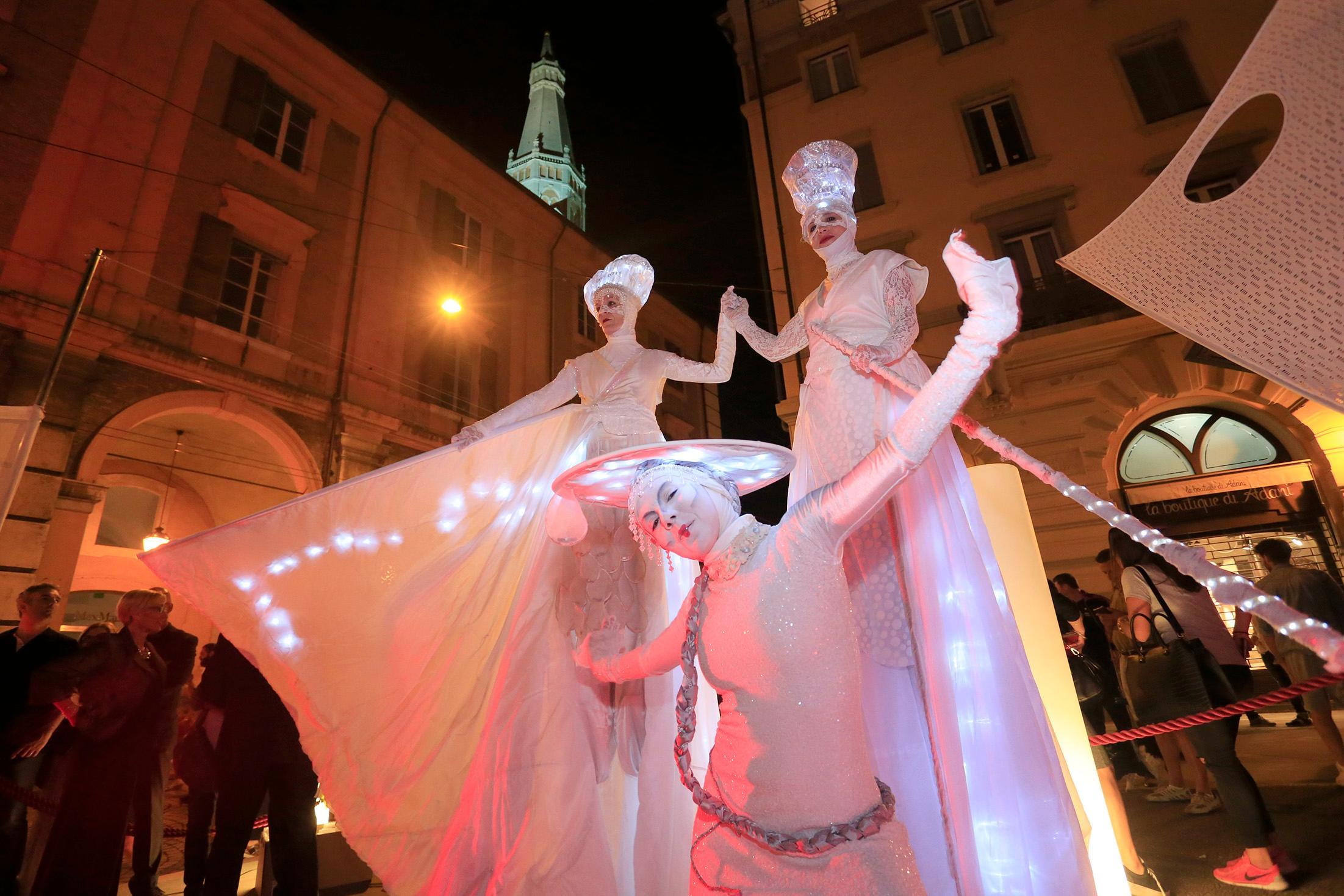 Modena, la notte della pantera in piazza Mazzini con Galvani