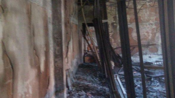 In fiamme il “dormitorio” all’ex Felisatti