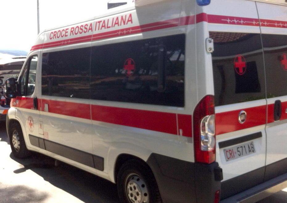 Un'ambulanza della Croce rossa italiana (foto d'archivio)