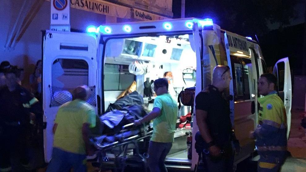 I soccorsi da parte dei volontari della Misericordia di Antignano (foto Alberto Bonsignori)