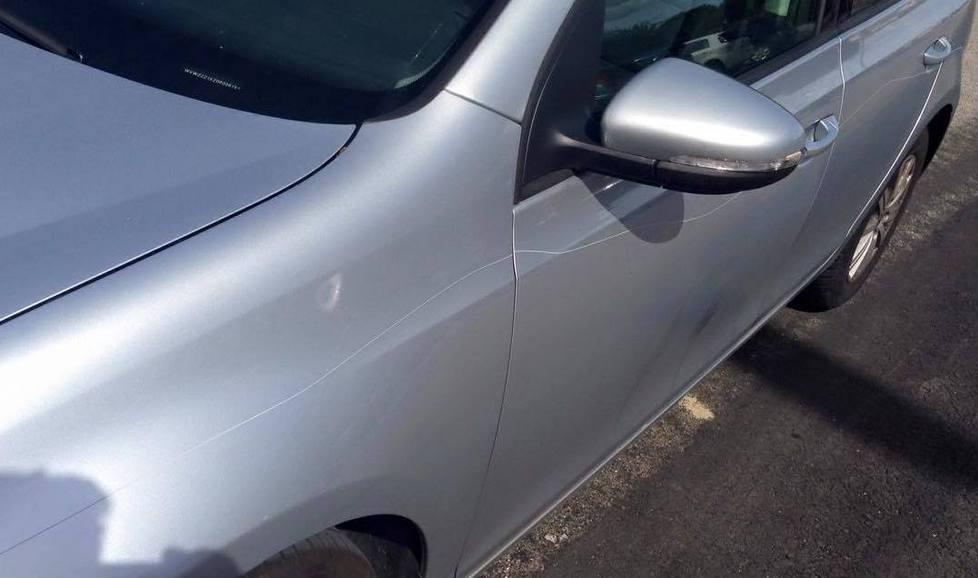 Vandali scatenati contro le auto 