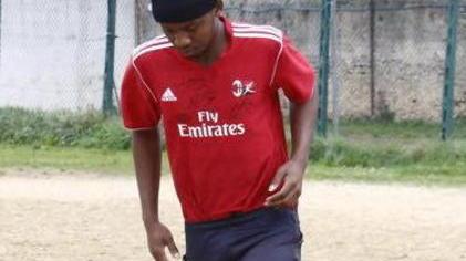 Profughi in campo per un torneo di calcio