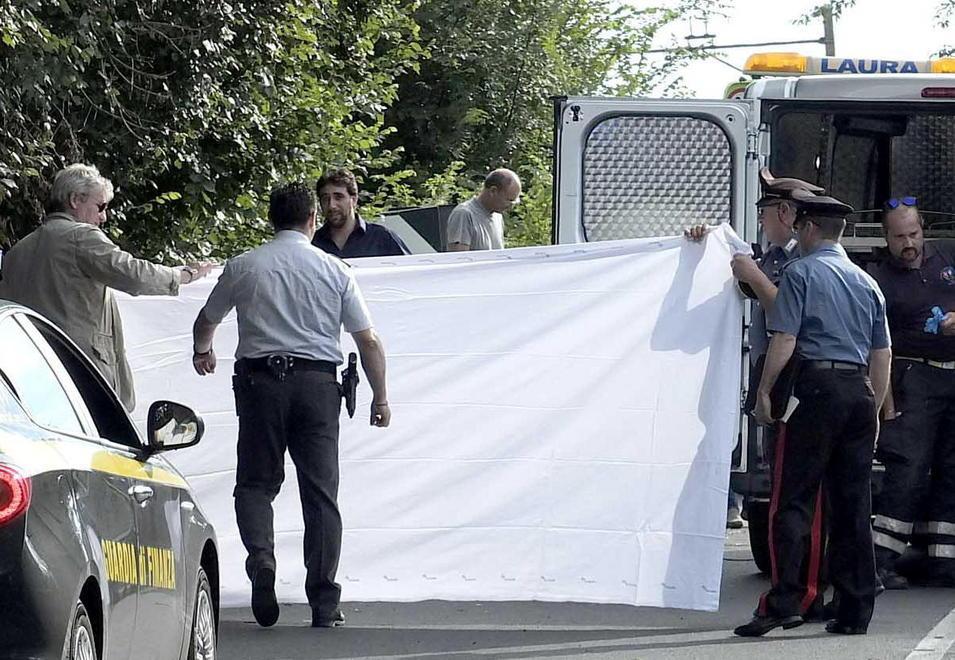 Morto sul colpo finanziere in moto contro guard-rail 