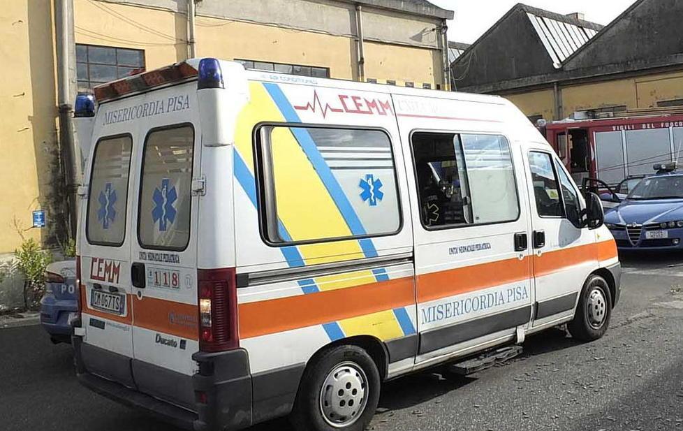 Incendio sull’Aurelia intossicati nel capannone