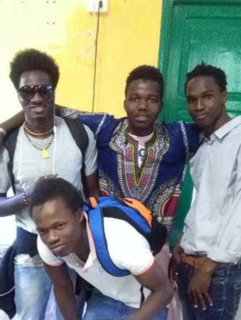 Raccolti vestiti e cibo per i migranti 