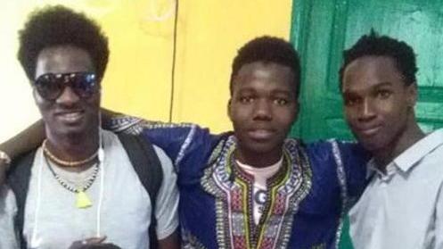Raccolti vestiti e cibo per i migranti