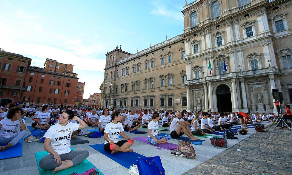 Piazza Roma: palestra per lo yoga
