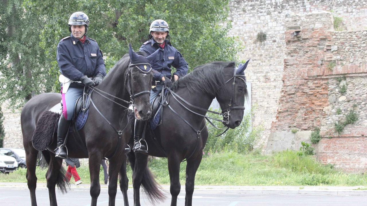I poliziotti a cavallo (foto Batavia)
