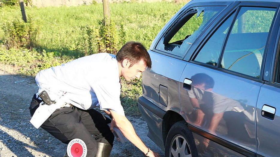 Con la Vespa contro un’auto grave ragazza di 16 anni