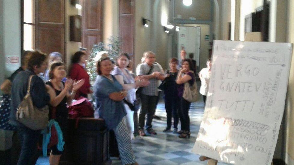 Occupano il piano del sindaco