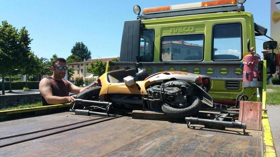 Portato in elicottero a Pisa dopo lo scontro con un’auto