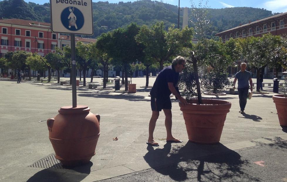 «Piazza Aranci presa d’assalto dalle auto» 