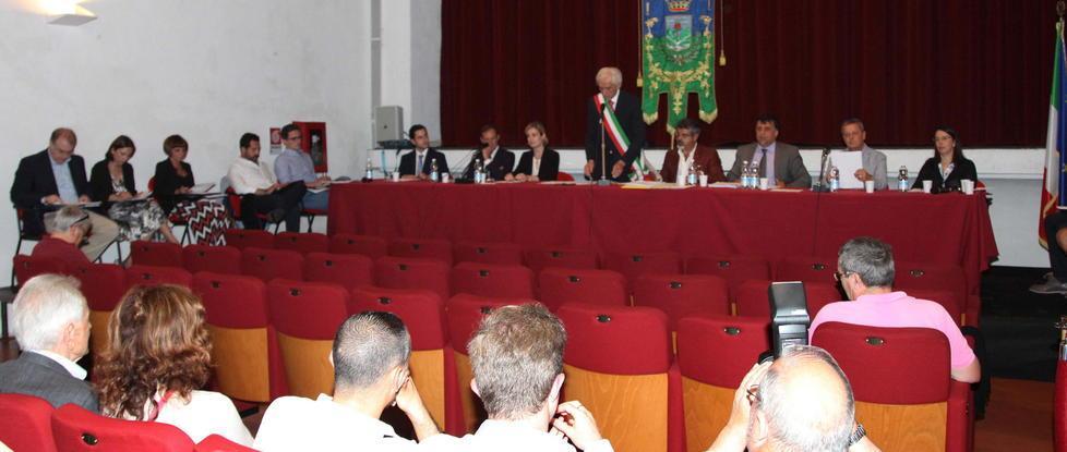 Primo consiglio comunale fair play ma anche scintille 