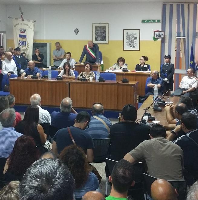 Siniscola, Gianluigi Farris giura tra gli applausi 