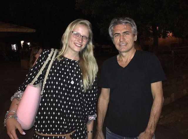Luciano Ligabue a Bolgheri con la fan Laura Labu