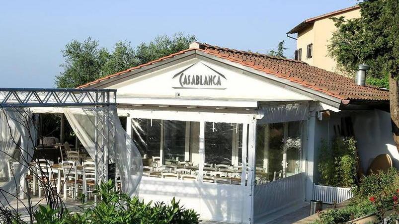 Riapre il locale tartassato dalle multe: musica sì, ma con le cuffie