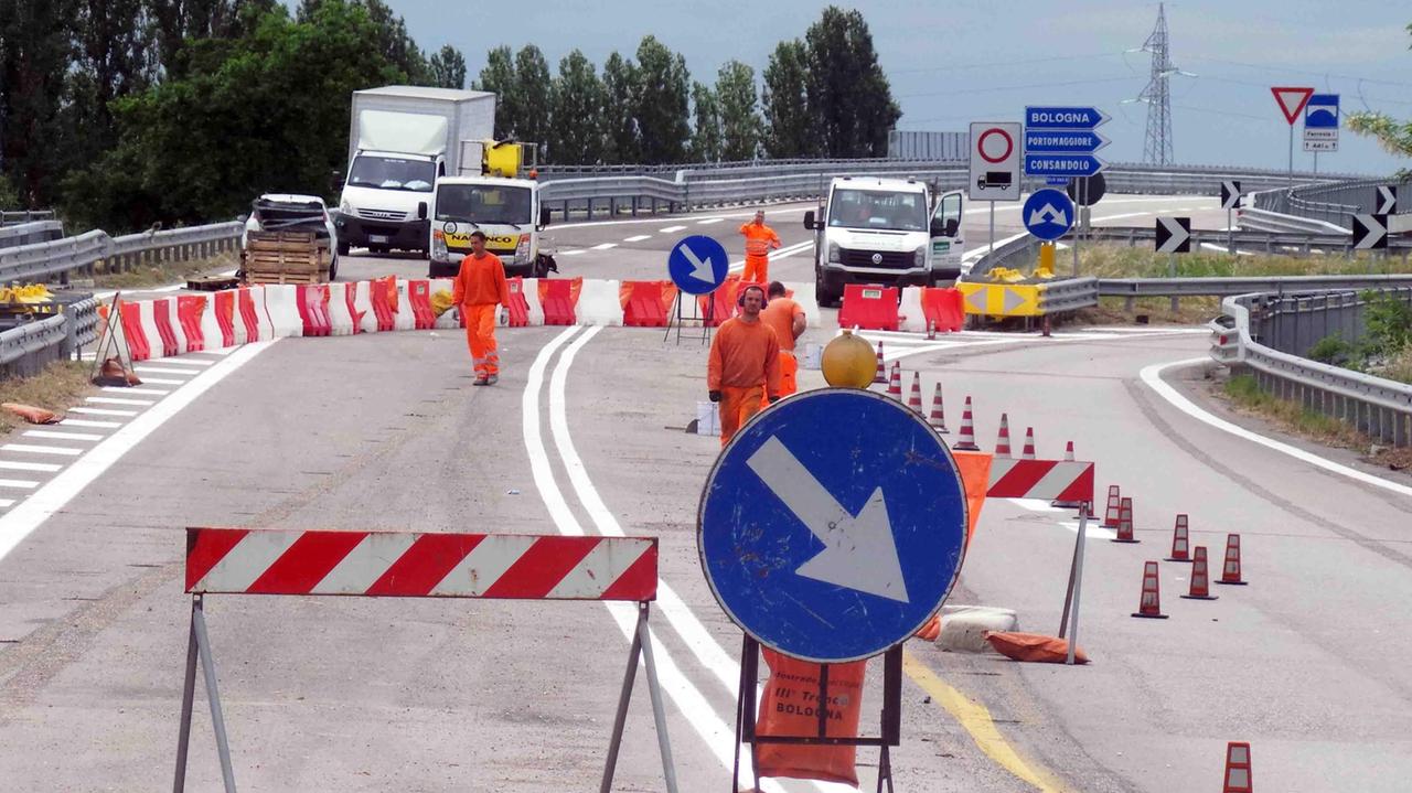 Un cantiere sulla statale Adriatica