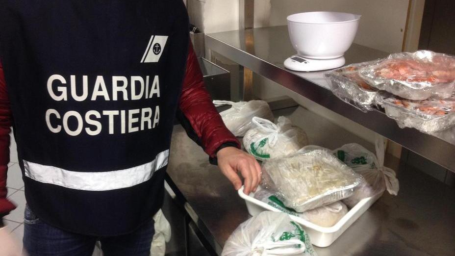 Pesce irregolare, multati dieci ristoranti