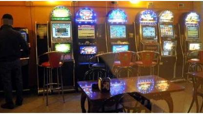 Svuota il bancoposta della compagna per giocare alle slot