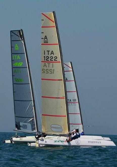 Spettacolo a Marina con i velocissimi catamarani Uacc 