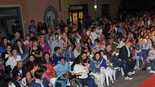 Successo per la sfilata di moda organizzata dai commercianti di Ponte Buggianese